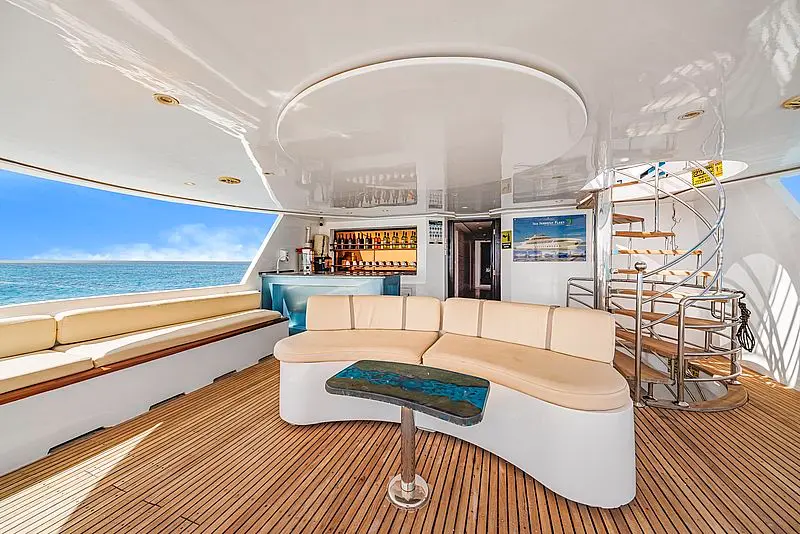 Oberdeck mit Bar Sea Serpent Excellence