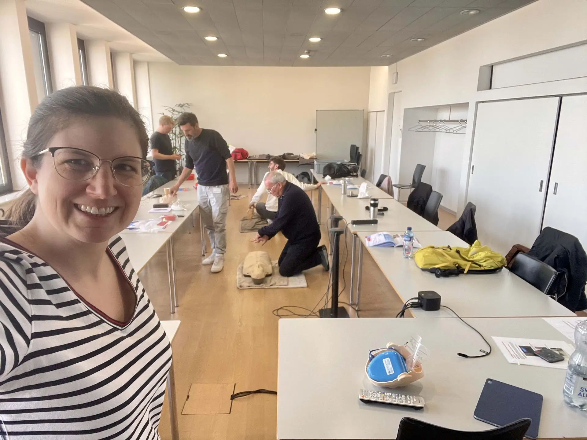erste Hilfe Kurs in einer Firma BLS-AED